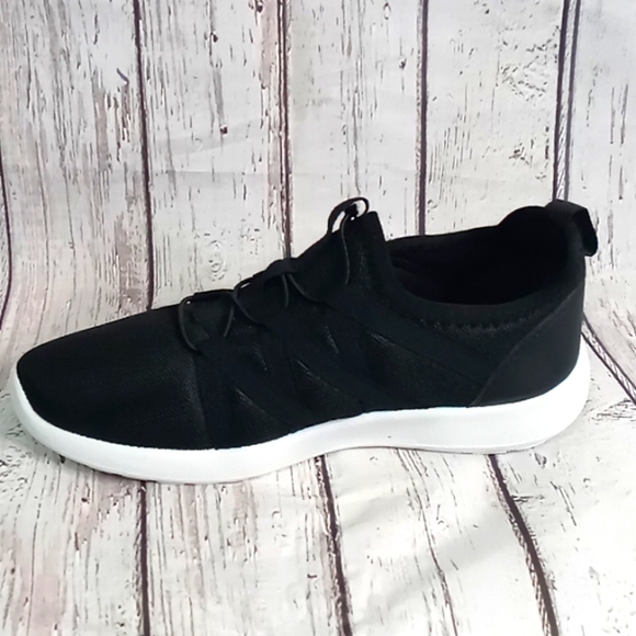 NEW sneakers size 6 black with elastic across front - Picture 5 of 8